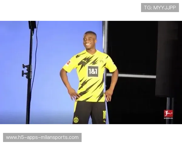 多特穆科科一次触球进攻轻松推射得分：从场上到日常训练的高效一触哲学